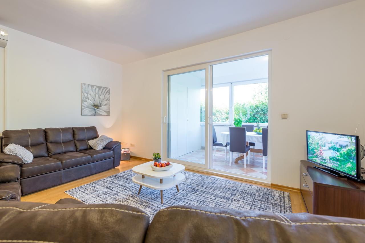 Apartment With Terrace And Mini Pool Green Gold Дубровник Екстериор снимка