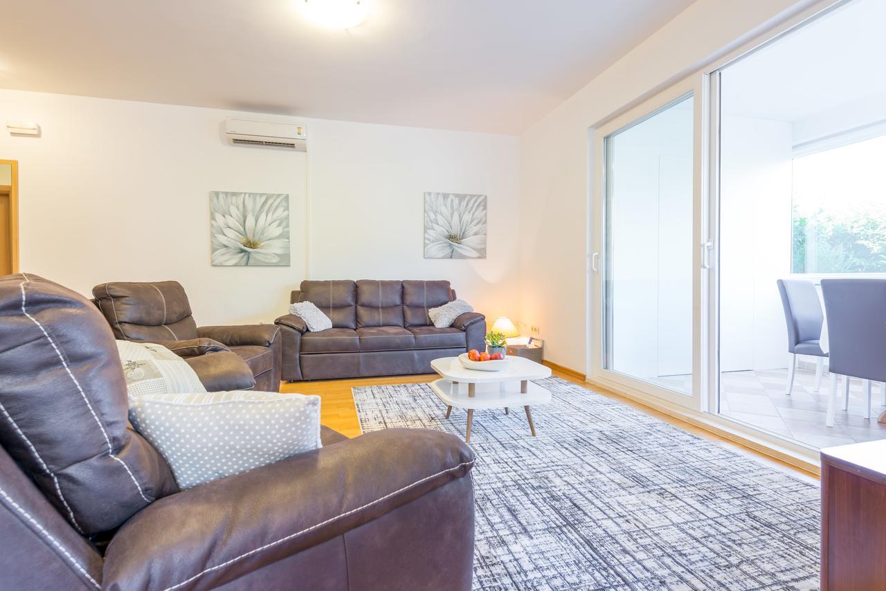 Apartment With Terrace And Mini Pool Green Gold Дубровник Екстериор снимка